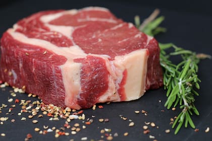 Para matar a los microbios de la carne la temperatura del horno debe estar a un mínimo de entre 100 y 150 grados centígrados