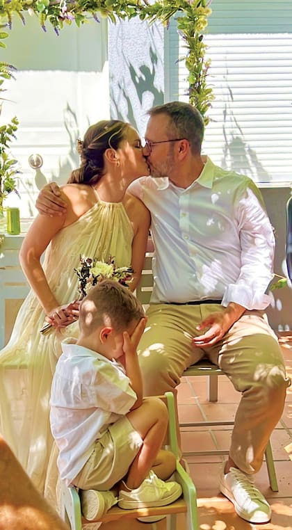 “Para mí, el sueño era encontrar la persona con quien formar una familia. Y la Aurora y Ángela tienen 1 año y muchos las
encontré”, dice Luz sobre David, el director español que la enamoró