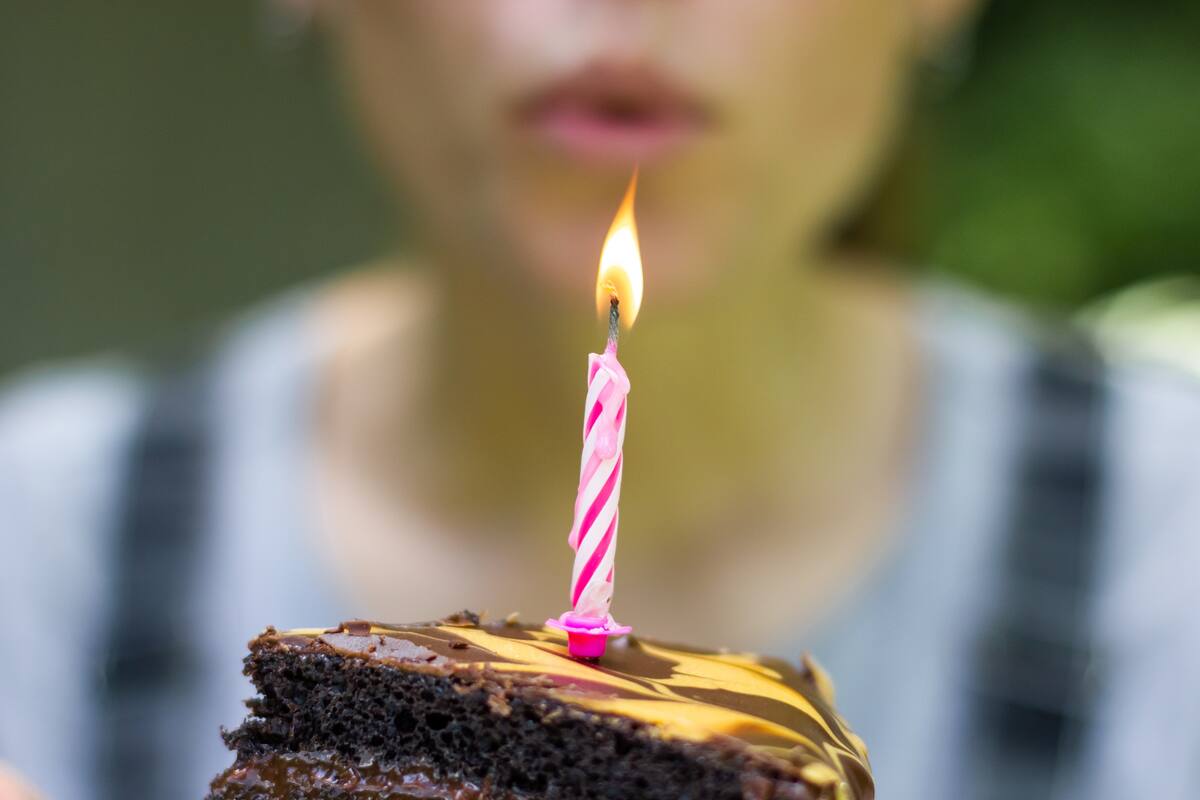 Para muchas personas, el cumpleaños no se vive como una fiesta, sino como una pausa