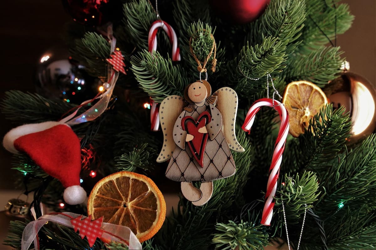 Para muchos, decorar anticipadamente se convirtió en una tradición que marca el inicio del espíritu navideño (Foto de carácter ilustrativo: PEXELS)