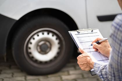 Para obtener el sticker se debe pasar primero una inspección