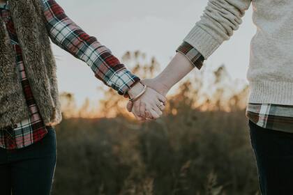 Para obtener la residencia permanente, los matrimonios deben vivir juntos (Unsplash)