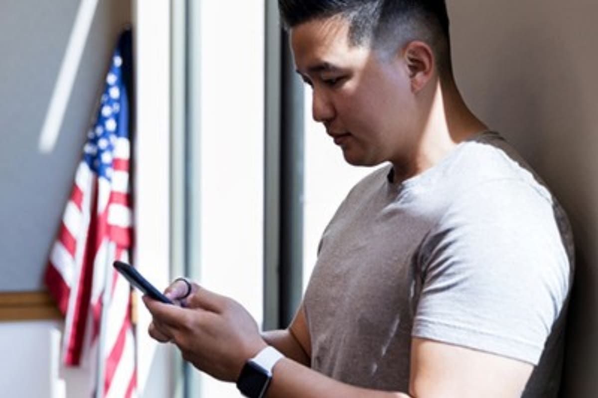 Para obtener un número de Seguro Social, el migrante debe probar su identidad y su estatus legal con autorización para trabajar