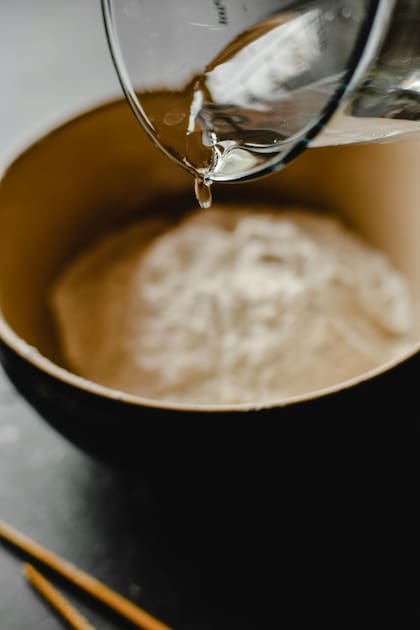 Para preparar el menjunje que reemplace al huevo, se debe mezclar esta harina con agua y dejar reposar 7 minutos