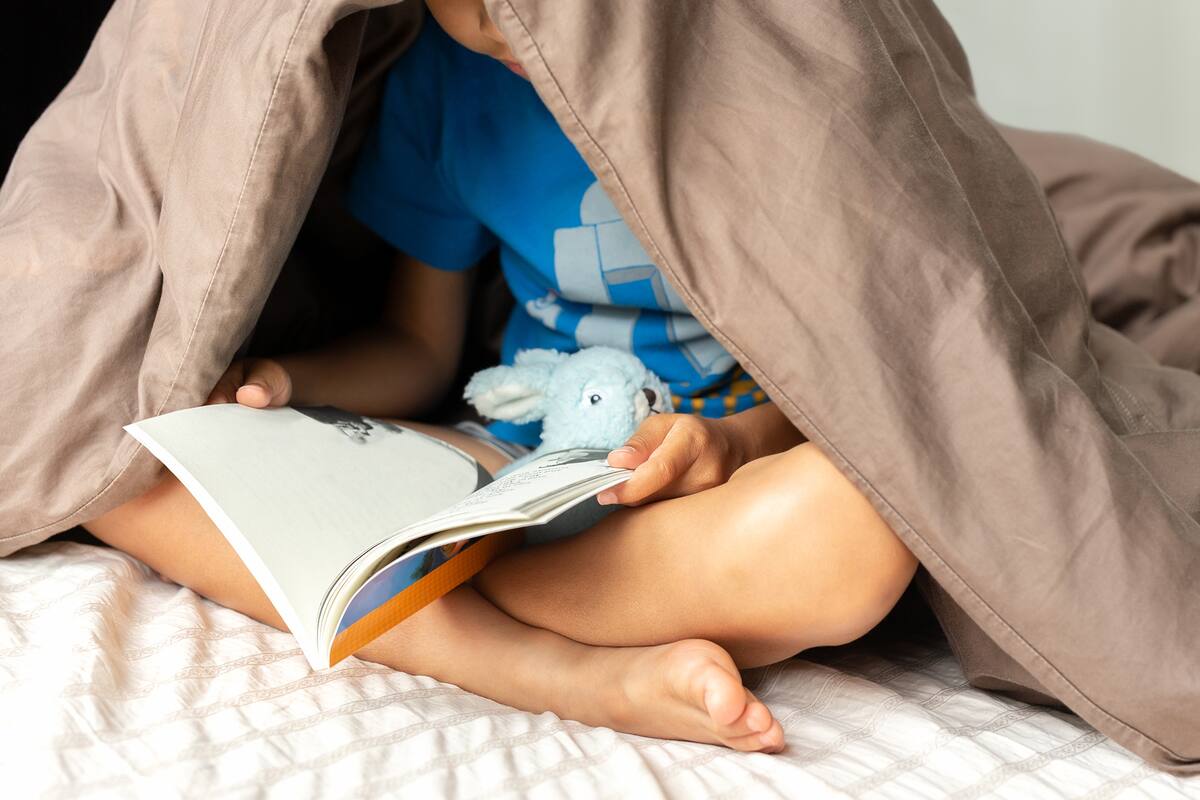 Para protegerse del mundo covid-19 que parece fuera de control, los chicos construyen fortificaciones y refugios seguros en cualquier parte de la casa, sea el dormitorio, el living o el lavadero