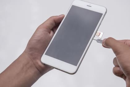 ¿Para qué sirve el agujero de esta llave para el celular?