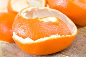 Para qué sirve la cáscara de naranja en el microondas