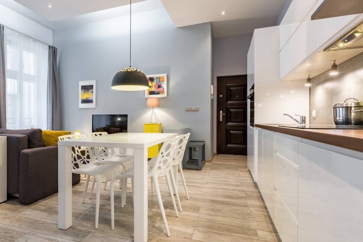 Para quien se necesita reubicar rápido el temporario tiene la ventaja de que incluye mobiliario y ropa de cama