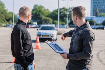 Para quienes solicitan su licencia de conducir por primera vez se mantiene la obligación de un test de conocimientos y una prueba práctica