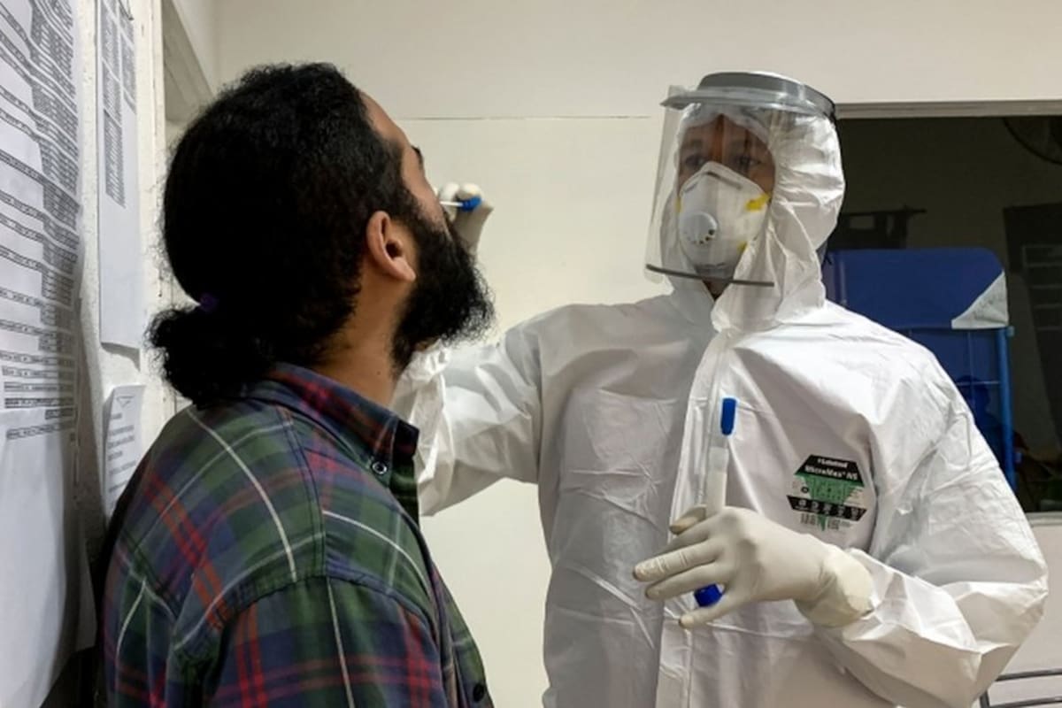 Para realizar una prueba con el NEOKIT se necesita una muestra de de hisopado nasal o bucal.