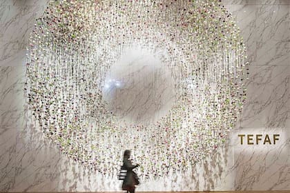 Para recibir al público en “la reina de las ferias”, el arquitecto Tom Postma diseñó esta instalación con 4104 flores