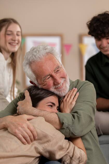 Para recibir el incentivo económico del programa, el abuelo no debe mostrar tutoría legal sobre su nieto