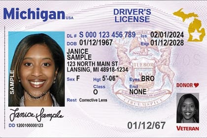 Para recibir la primera licencia o documento de identidad que cumpla con los requisitos de Real ID, se requiere una visita a la oficina del Departamento de Estado de Michigan