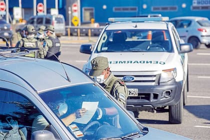 Para reforzar la cuarentena, Gendarmería controló los permisos de circulación en la autopista Panamericana