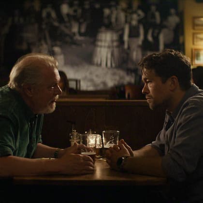 Para resolver la investigación y atrapar al responsable antes de que vuelva a atacar, el detective Thomas Berg se ve forzado a trabajar codo a codo con su padre Alfred Berg (Foto: Netflix)