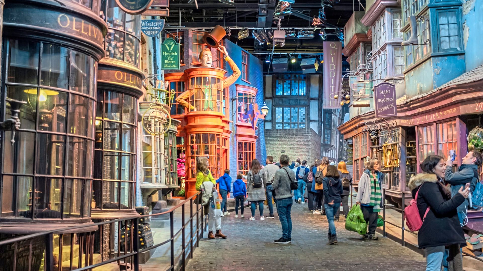 Para revivir las aventuras de Harry Potter, un paseo por los estudios de Warner en las afueras de Londres