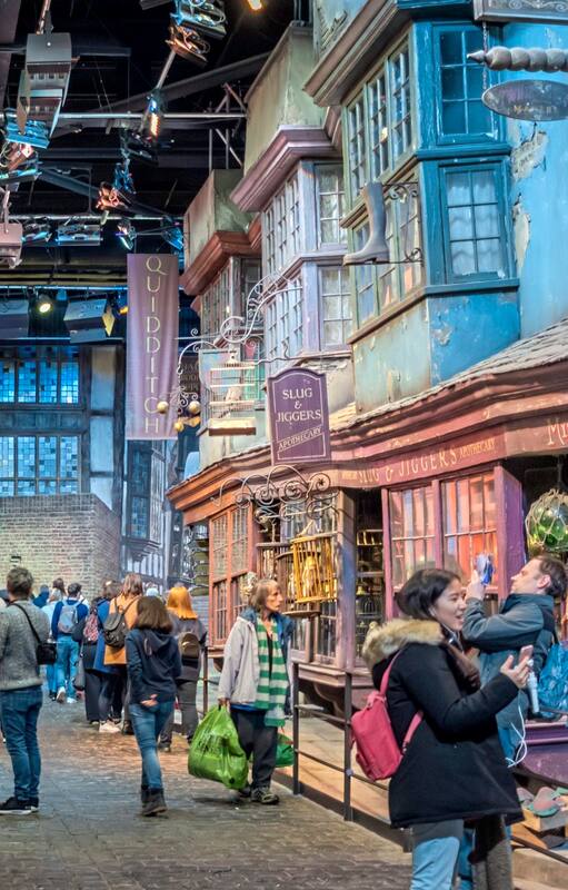 Para revivir las aventuras de Harry Potter, un paseo por los estudios de Warner en las afueras de Londres