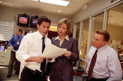 Para Rob Lowe, Sam Seaborn fue el papel de su vida. Sin embargo, tuvo que dejarlo por "tóxico" (aquí junto a Allison Janney, como la vocera presidencial, y Martin Sheen como Jed Bartlet)