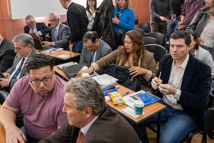 Para Rolando Angelotti (de lentes y remera bordó) la Fiscalia solicitó 22 años de cárcel