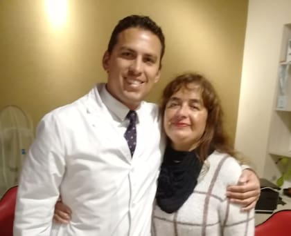 Para Sandra, el doctor Arroyo es un "héroe" sin capa.