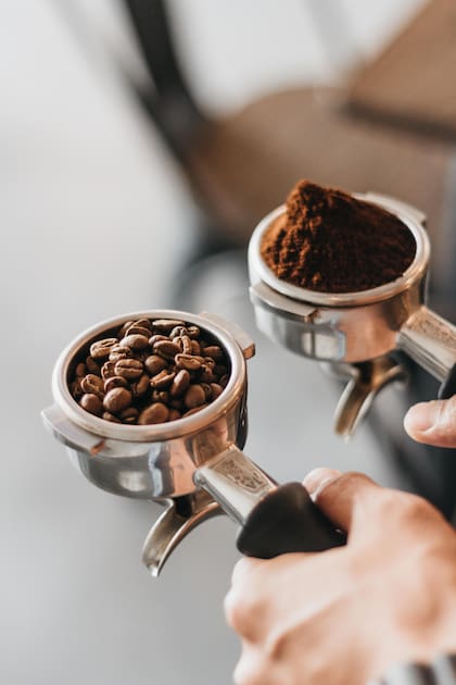 Para ser barista no alcanza con un curso, hay que practicar mucho detrás de la máquina