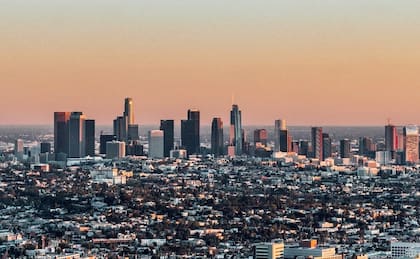 Para ser considerada de clase media en California, una familia de cuatro integrantes debe ganar US$69.064 al año