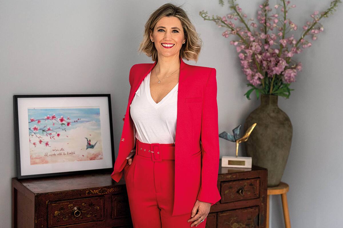 Para ser feliz hay que sentir que se es capaz de resolver con éxito las situaciones del día a día, según recomienda la escritora