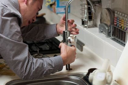 Para ser plomero en Texas, EE.UU., se deben cumplir con estos requisitos