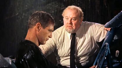 Para sorpresa de todos, Tennessee Williams insistió en que Burl Ives interprete a Big Daddy, el patriarca de la familia Pollitt, tanto en el teatro como en el cine, pese a que su fama provenía de la canción folk antes que de la actuación.