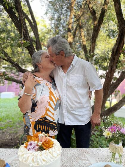 Para su casamiento festejaron con un almuerzo íntimo después del registro civil, y un segundo festejo el sábado con familiares y amigos.