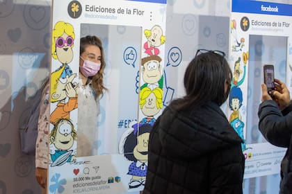 Para subir a las redes: retratos con los amados personajes de "Mafalda"