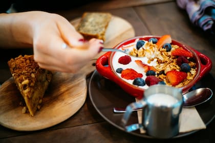 Para tener una buena digestión es importante tomarse un tiempo adecuado para alimentarse (Foto de carácter ilustrativo: PEXELS)