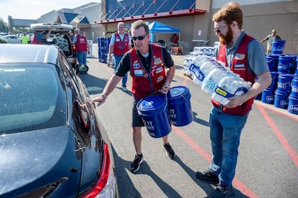 Para trabajar como cajero a medio tiempo en Lowe's es necesario poder levantar un mínimo de 4,5 kilogramos sin ayuda