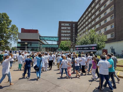 Para trabajar en el Hospital Posadas, nacional y ubicado en provincia de Buenos Aires, bastaría la matrícula gestionada ante el Ministerio de Salud de la Nación