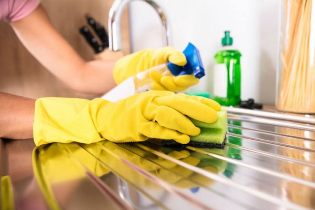 Para un buen resultado, la limpieza de las superficies y plásticos debe hacerse en las proporciones indicadas