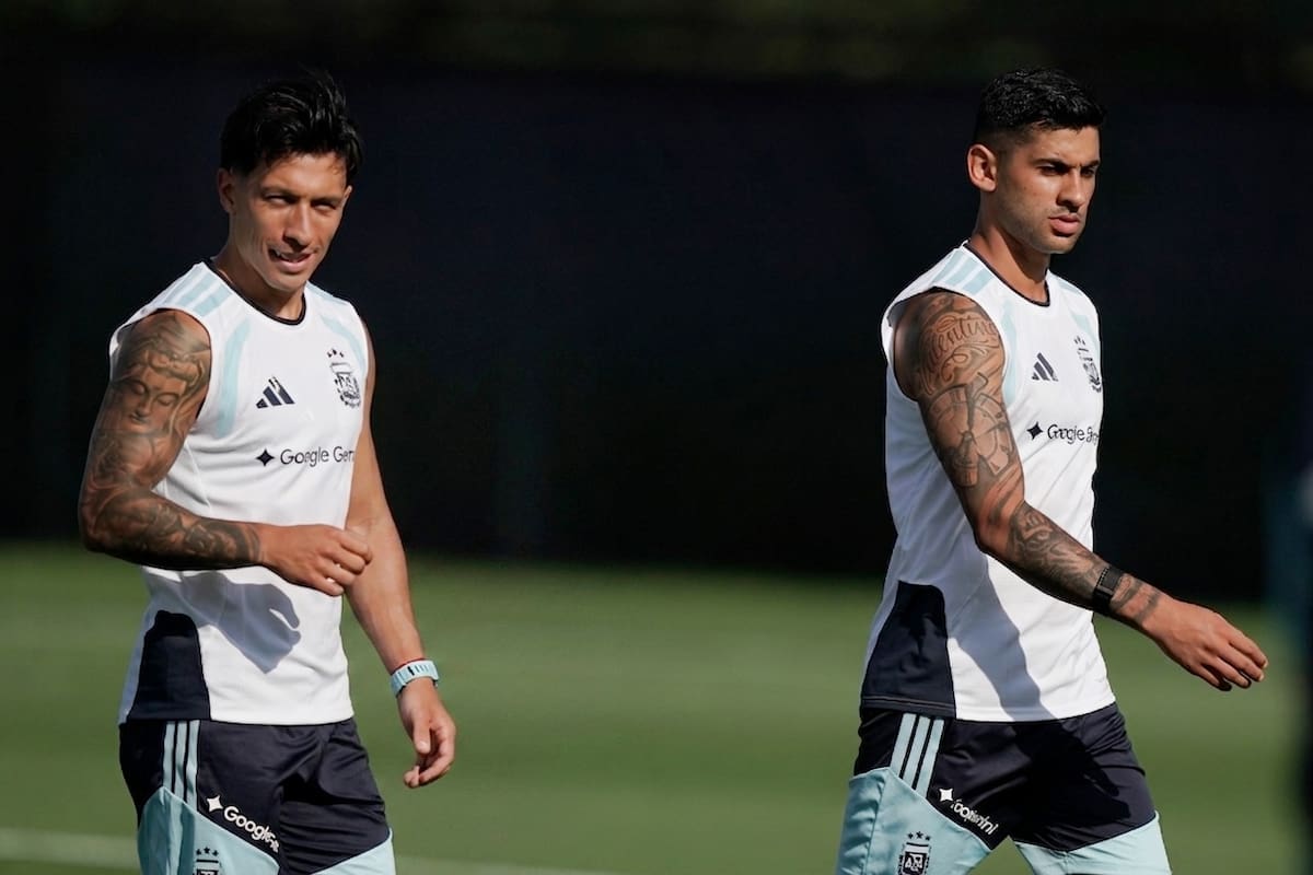 Para un ídolo de Inglaterra, Cuti Romero y Lisandro Martínez “regalan un gol en cada partido”.