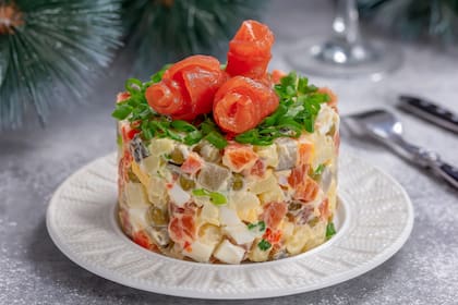 Para una versión distinta de la ensalada rusa se le pueden agregar gambas o palmitos.