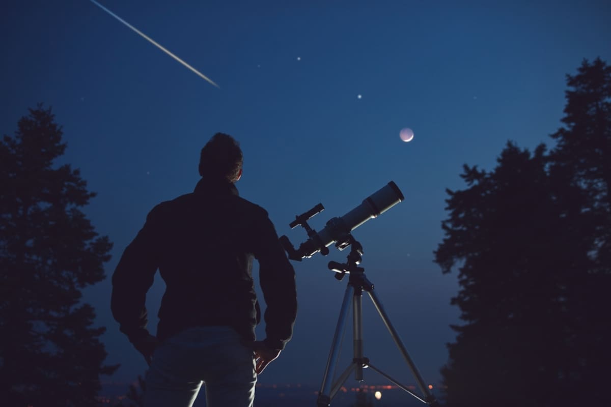 Para ver a los siete planetas alineados se requerirá binoculares o un telescopio (Imagen de carácter ilustrativo)