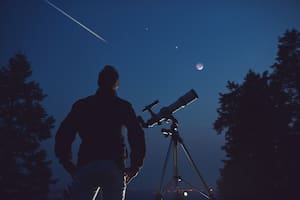 Para ver a los siete planetas alineados se requerirá binoculares o un telescopio (Imagen de carácter ilustrativo)