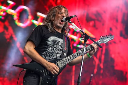 "¡Para vos, viejo!", dijo Luciano Napolitano antes de tocar "El viejo" para recordar a su padre, Pappo, muerto hace 12 años en un accidente con su moto