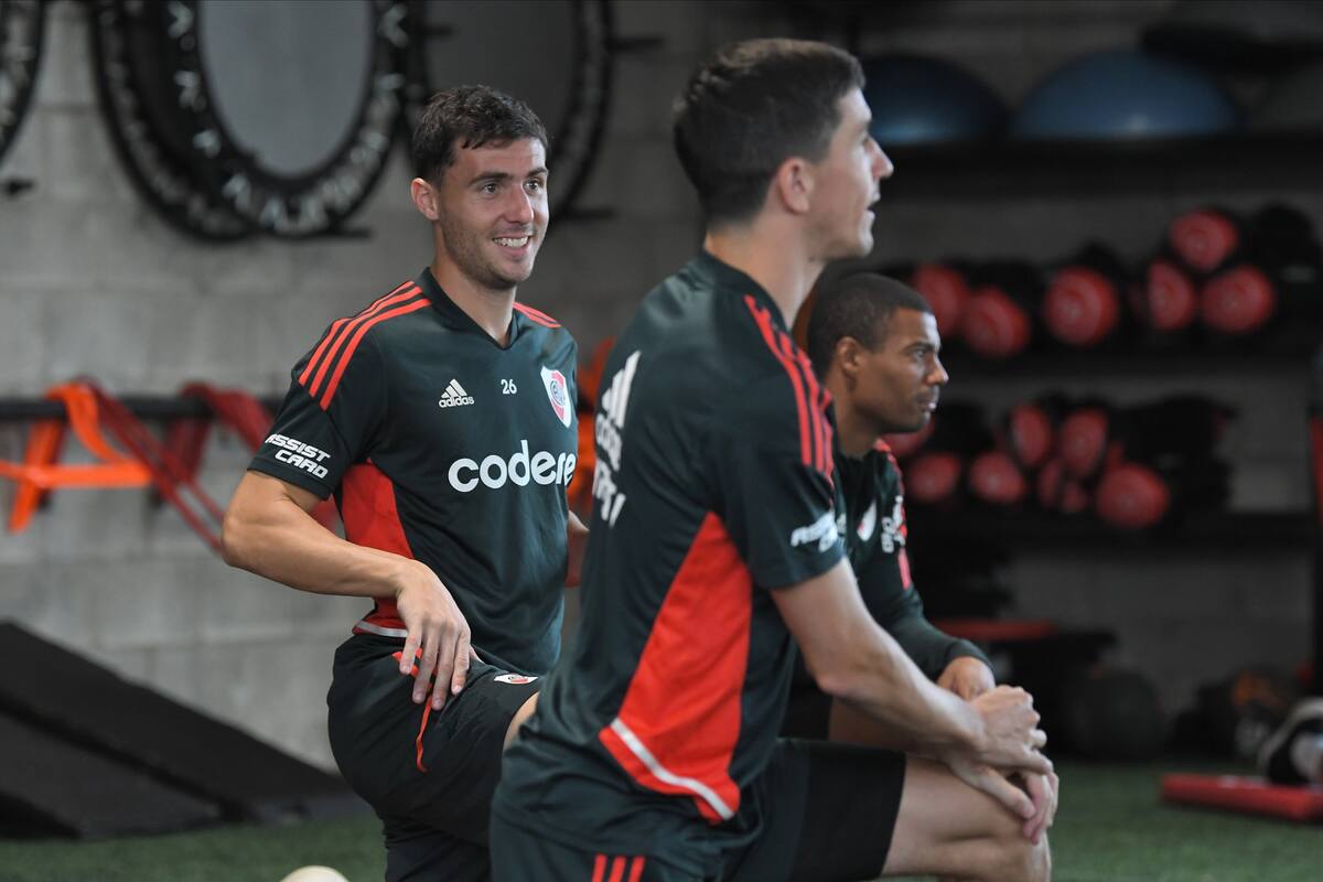 Paradela y Nacho Fernández, en un entrenamiento en el gimnasio. River necesita levantarse rápido del golpe en el Maracaná