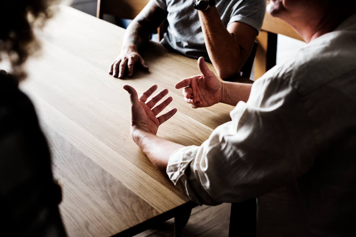 Paradójicamente, tener demasiadas reuniones resta valor a la colaboración efectiva y desconcentra a los trabajadores en sus horas más productivas