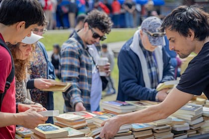 Parafraseando al personaje de Favalli, los libros sirven y despiertan pasiones