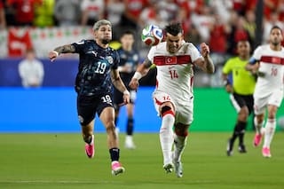 Paraguay resiste medio partido con diez hombres y vence 1-0 a Turquía; EEUU gana el Grupo D