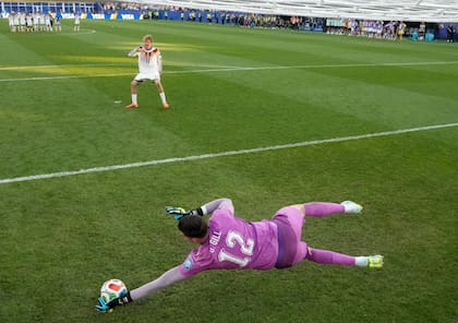 Paraguay se reconstruyó con Alfaro para voltear a Alemania y ponerle al Mundial el primer tinte épico.