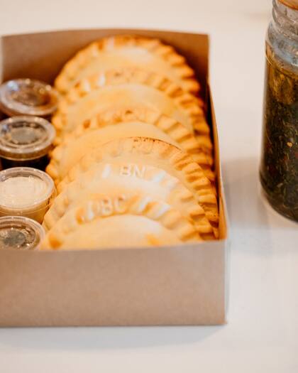 "Paraná Empanadas" tiene 15 sabores, incluyendo las tradicionales argentinas.