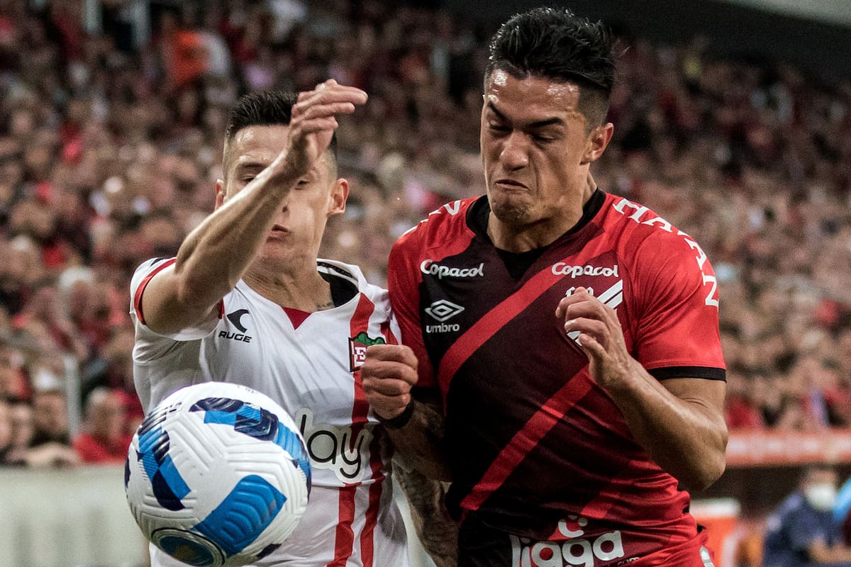 Paranaense y Estudiantes empataron sin goles en la ida en Curitiba, por lo que el equipo argentino mantiene la ilusión de avanzar