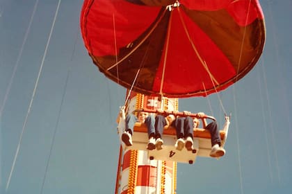 Paratower, la torre en la que te subían a una gran altura y te dejaban caer. Solo apto para valientes.