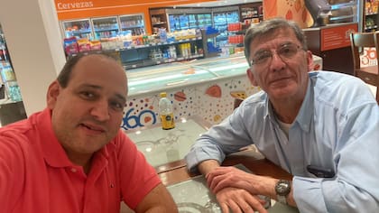 Pardo junto a Enrique Ragazzo, colega en el Proyecto Arqueológico Submarino Animas de Rescate.