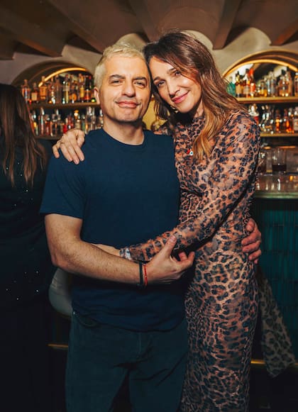 "Parecemos buenos", bromeó Verónica Lozano en sus redes sociales bajo una foto junto al homenajeado